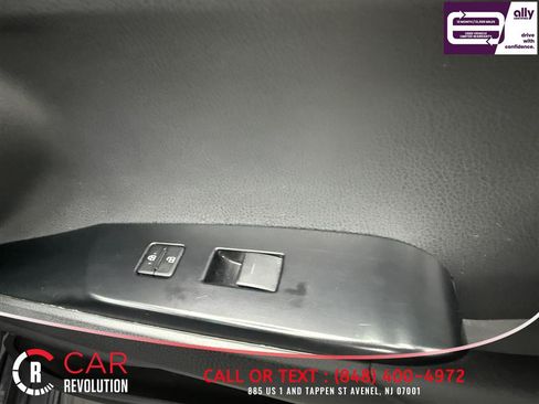 Used 2025 Toyota Camry SE FWD image 39