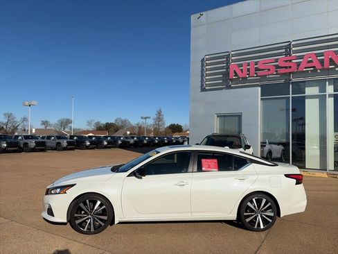Used 2021 Nissan Altima 2.0 SR image 2