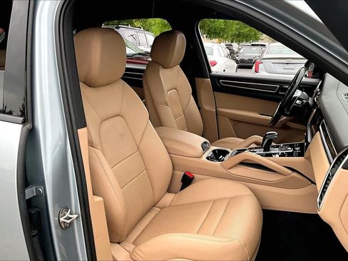 Used 2022 Porsche Cayenne E-Hybrid AWD/4WD image 9