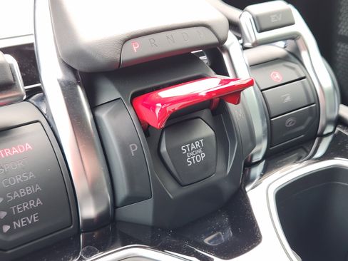 Used 2025 Lamborghini Urus SE image 19