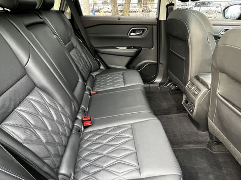 Used 2022 Nissan Rogue Platinum w/ Head-Up Display Package image 42