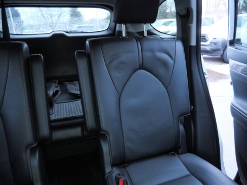Used 2023 Toyota Highlander Limited image 15