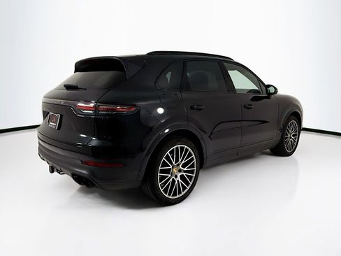 Certified 2023 Porsche Cayenne Platinum Edition image 7