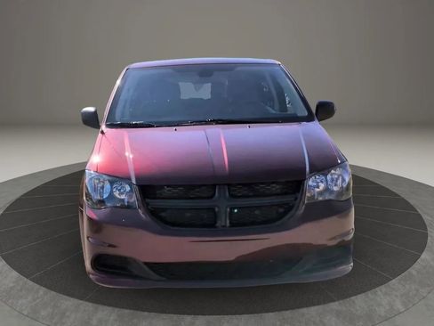 Used 2018 Dodge Grand Caravan SE FWD image 2