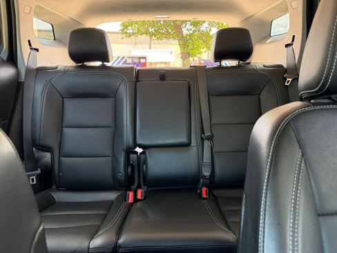 Used 2024 GMC Terrain SLT AWD/4WD image 39
