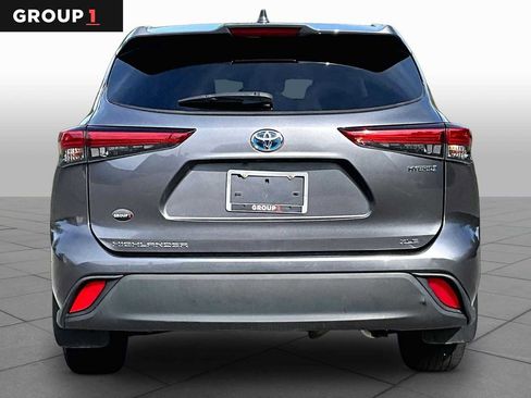 Used 2020 Toyota Highlander XLE AWD/4WD image 5
