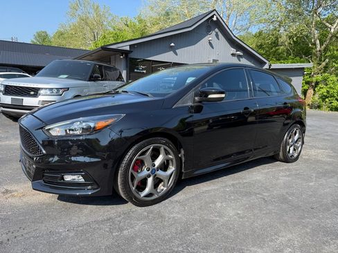 Used 2017 Ford Focus ST w/ Equipment Group 401A FWD image 33