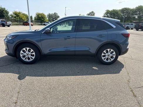 Used 2023 Ford Escape Active w/ Tech Pack #2 AWD/4WD image 3
