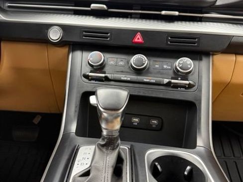 Used 2023 Kia Carnival LX FWD image 6