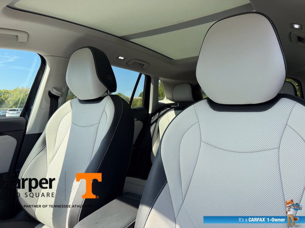 Used 2025 Volkswagen Tiguan SE w/ Panoramic Sunroof Package AWD/4WD image 12