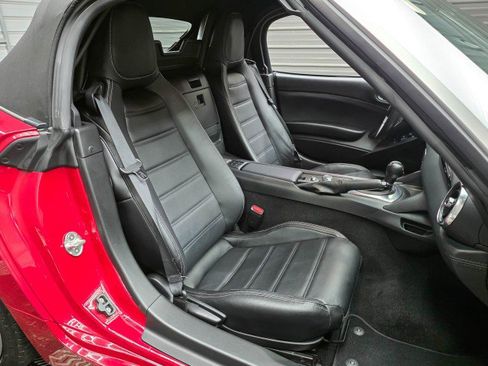 Used 2017 FIAT 124 Spider Lusso RWD image 15