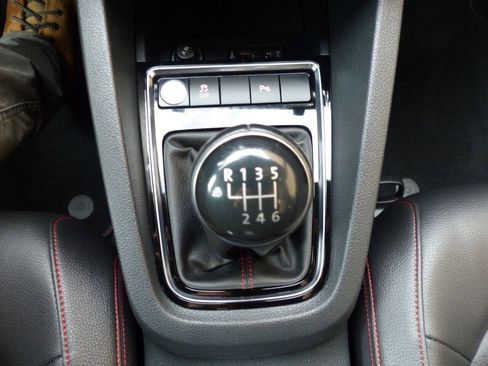 Used 2017 Volkswagen Jetta GLI FWD image 24