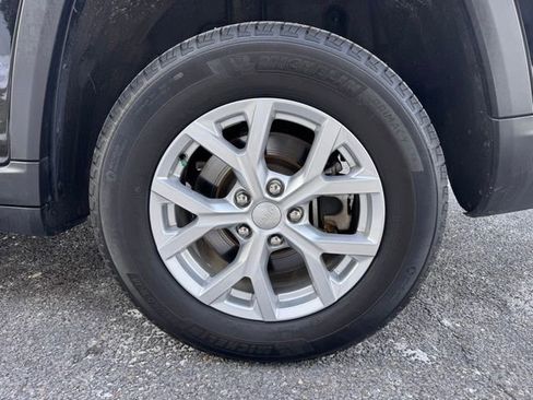 Used 2023 Jeep Grand Cherokee L Limited image 29