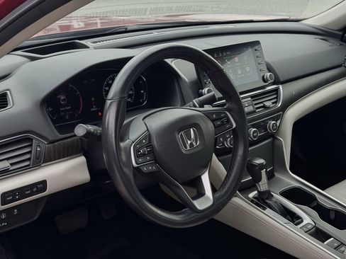 Used 2018 Honda Accord Touring image 18