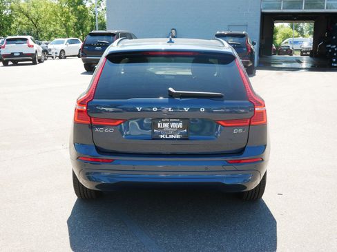Used 2022 Volvo XC60 B5 Momentum AWD/4WD image 6