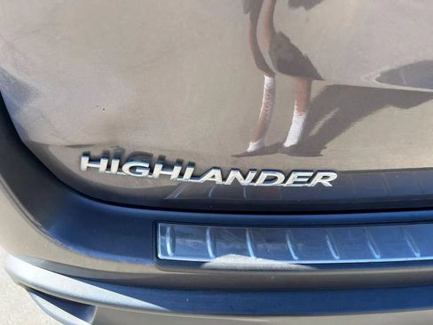 Used 2015 Toyota Highlander Plus FWD image 11