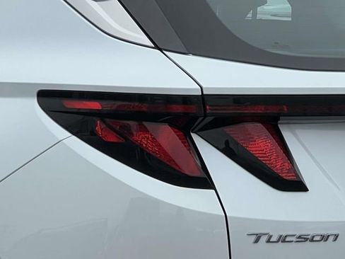 Certified 2022 Hyundai Tucson SE image 9