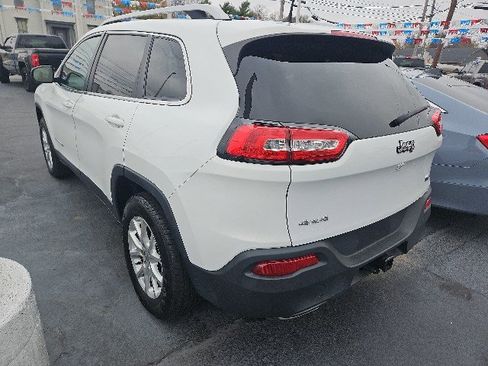 Used 2017 Jeep Cherokee Latitude w/ Cold Weather Group image 4
