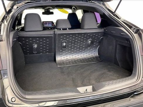 Used 2019 Toyota C-HR XLE FWD image 27