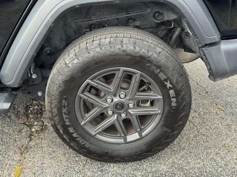 Used 2024 Jeep Wrangler Unlimited Sport AWD/4WD image 9