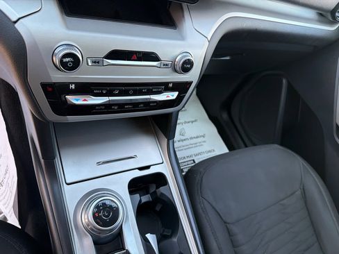 Used 2021 Ford Explorer XLT AWD/4WD image 13