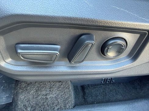 Used 2025 Toyota Tundra Limited AWD/4WD image 12