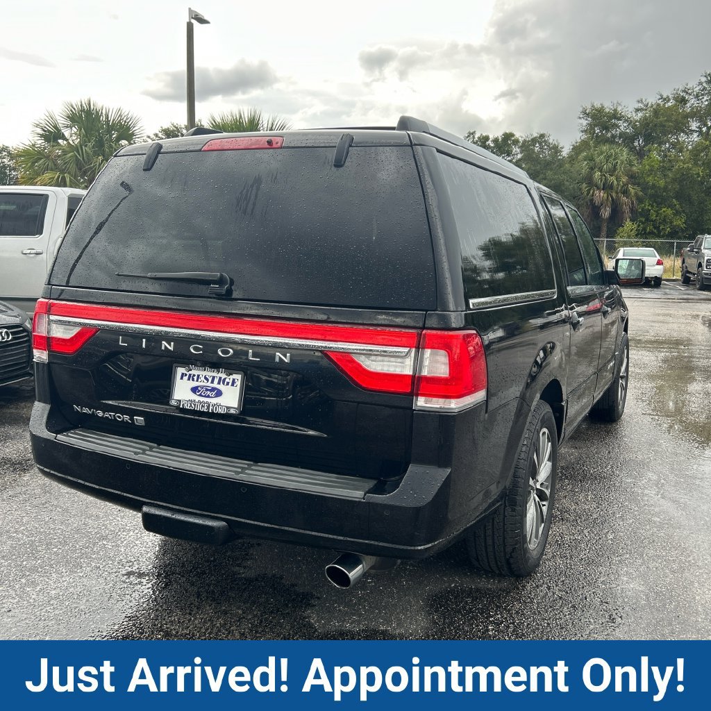 Used 2017 Lincoln Navigator L Select RWD image 7
