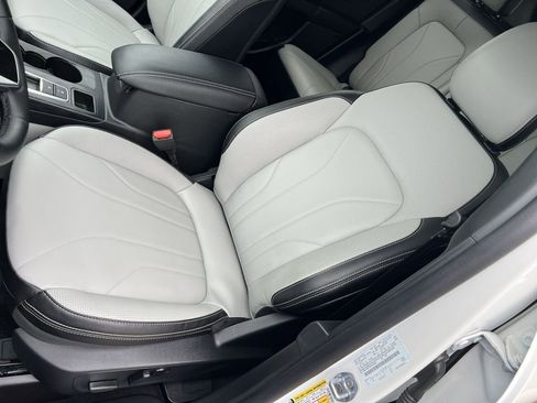 Used 2025 Ford Escape SE w/ PHEV Premium Package FWD image 13