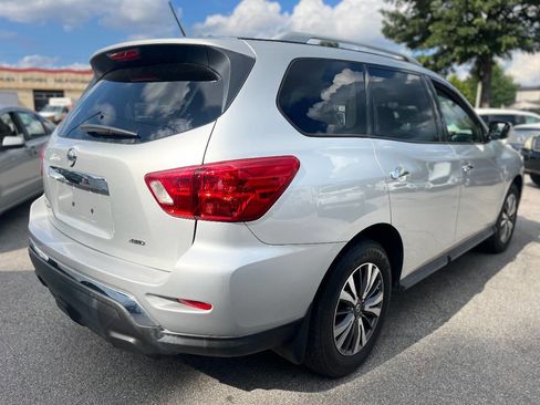 Used 2017 Nissan Pathfinder S image 3