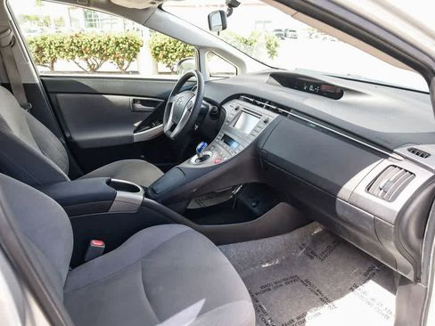 Used 2014 Toyota Prius Two image 15