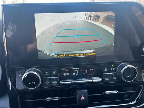 Used 2023 Toyota Highlander Bronze Edition image 23