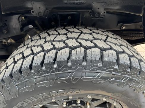 Used 2010 Toyota Tundra 4x4 CrewMax w/ Tow Pkg image 14