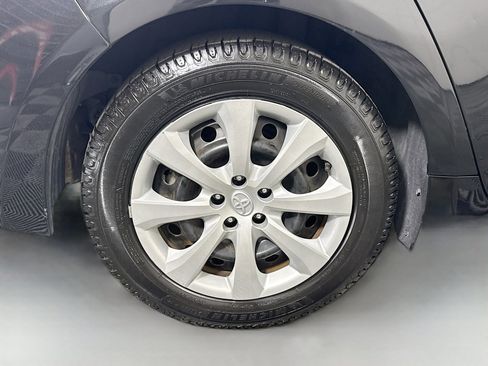 Used 2021 Toyota Corolla LE image 31