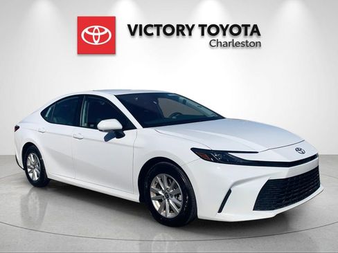Used 2026 Toyota Camry LE FWD image 5