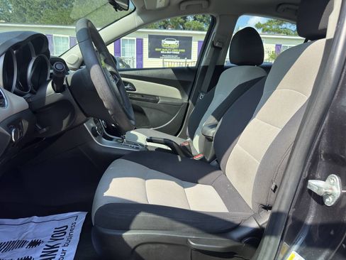 Used 2014 Chevrolet Cruze LS image 10