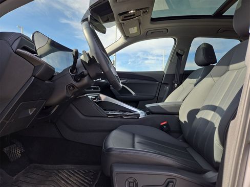 Used 2025 Audi Q5 Premium w/ Convenience Package image 16