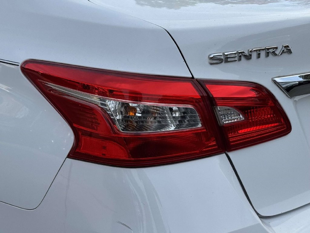 Used 2017 Nissan Sentra S FWD image 9