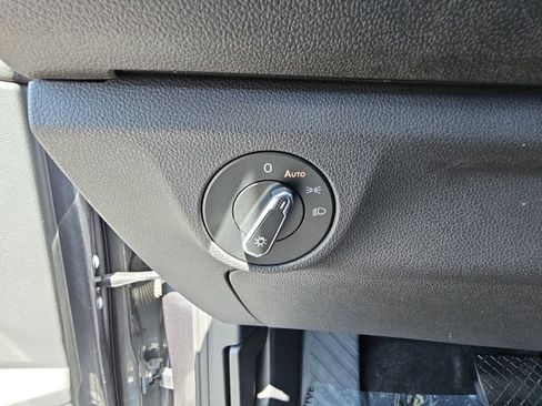 Used 2023 Volkswagen Jetta SE w/ Panoramic Sunroof Package FWD image 24