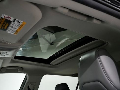 Used 2022 Toyota RAV4 XLE Premium image 6