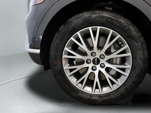 Certified 2025 Genesis GV80 2.5T Standard AWD/4WD image 3