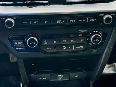 Used 2022 Kia Niro EX Premium w/ Cold Weather Package image 13