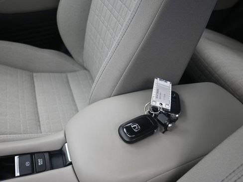 Certified 2025 Honda HR-V LX image 9