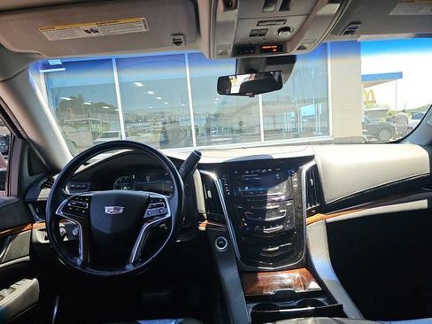 Used 2017 Cadillac Escalade ESV Premium Luxury AWD/4WD image 16