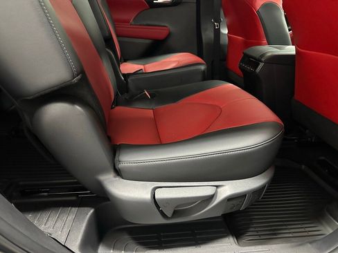 Used 2025 Toyota Highlander XSE image 59