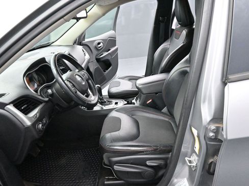 Used 2015 Jeep Cherokee Trailhawk image 12