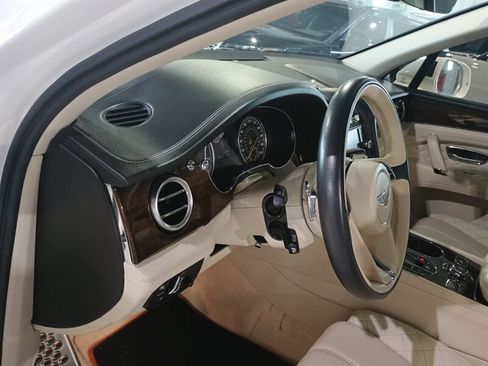 Used 2020 Bentley Bentayga AWD/4WD image 18