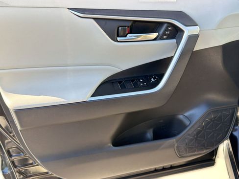 Used 2021 Toyota RAV4 XLE Premium image 13