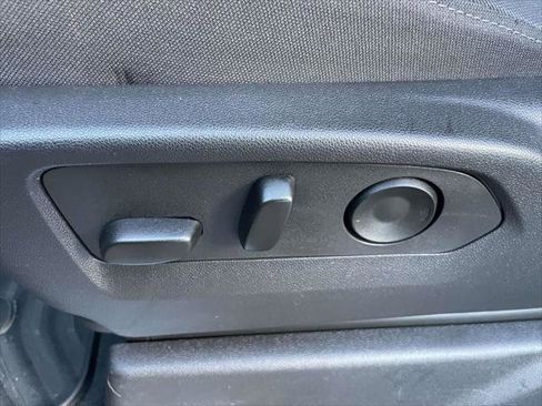 Used 2025 Chevrolet Silverado 1500 LT image 13