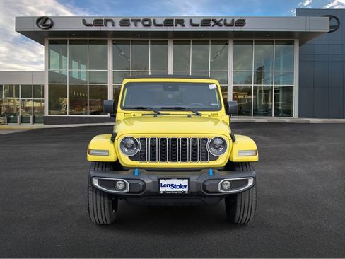 Used 2024 Jeep Wrangler Sahara image 8