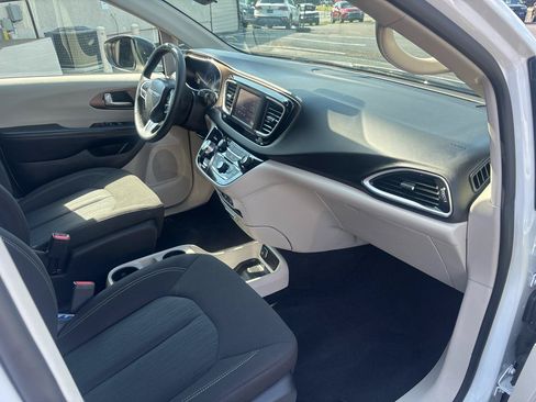 Used 2024 Chrysler Voyager LX FWD image 29